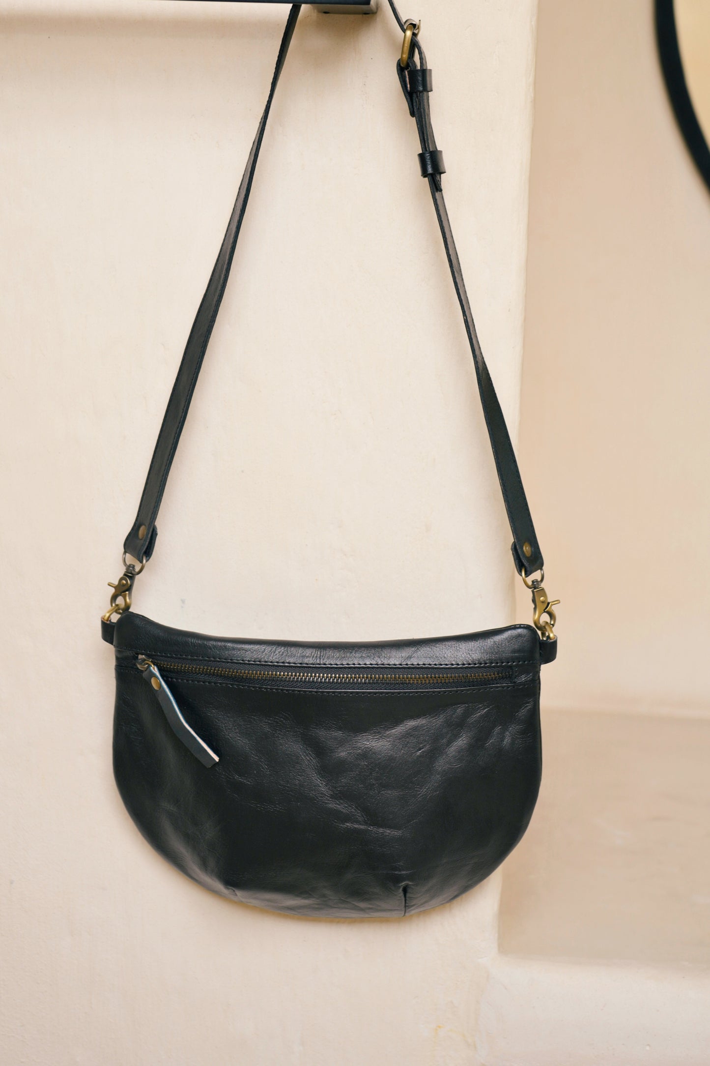 Naomi Leather Sling Bag in Black