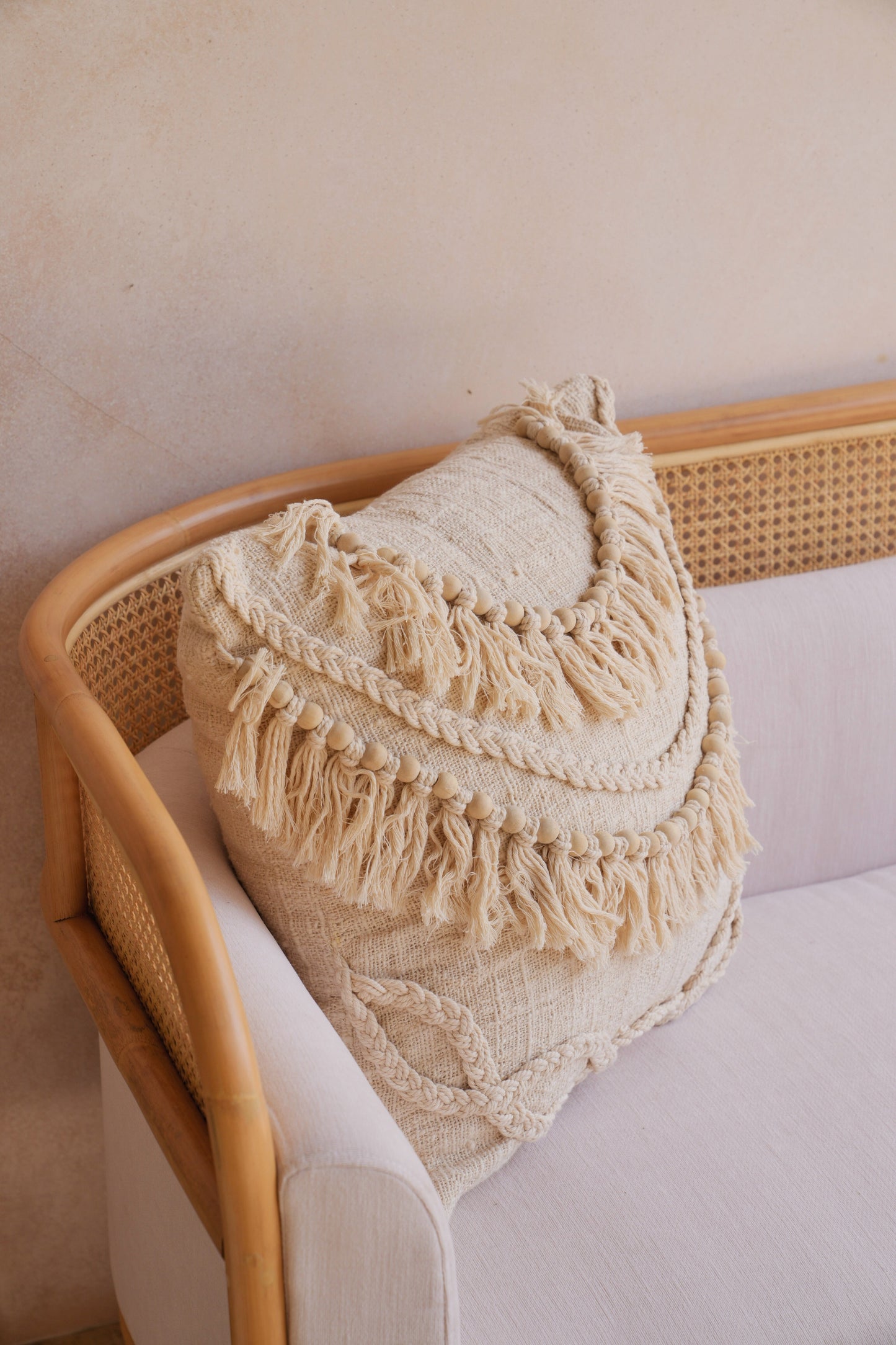 Load image into Gallery viewer, Leía Organic Cotton Fringe Throw Pillow Cover
