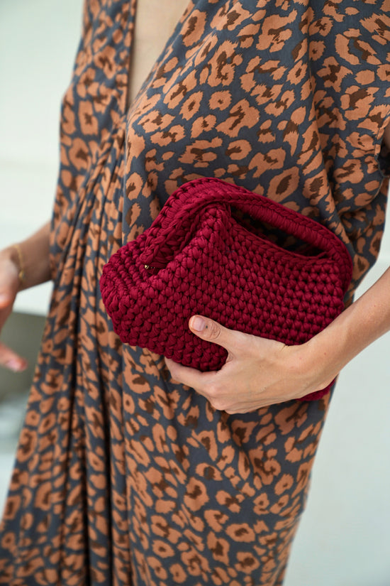 Load image into Gallery viewer, Cali Top Handle Knit Clutch in Wine
