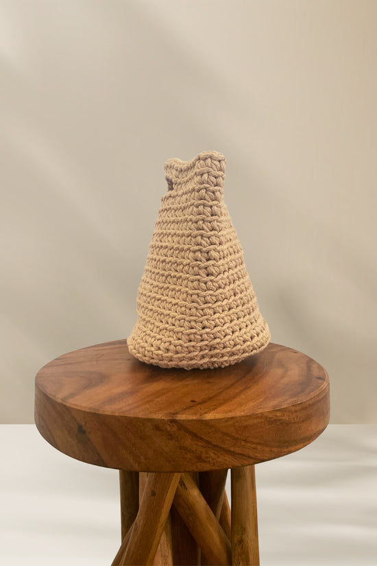 Load image into Gallery viewer, Tote Shape Top Handle Knit Clutch
