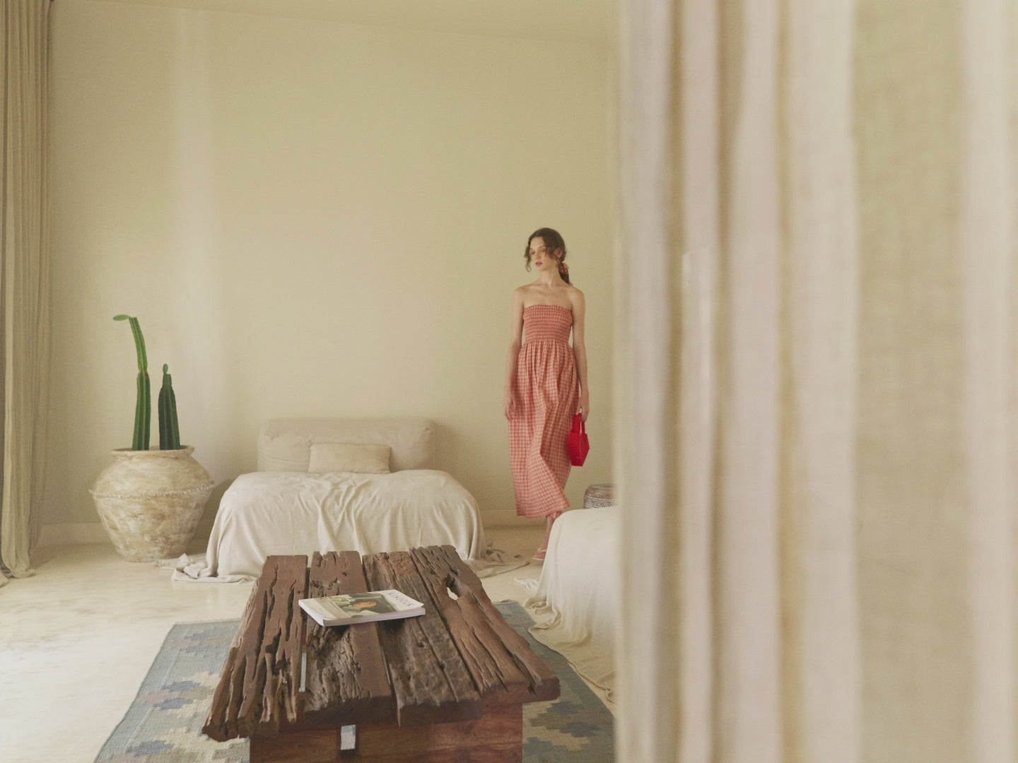 Load and play video in Gallery viewer, Ava Strapless Crinkle Gingham Dress in Lemonade
