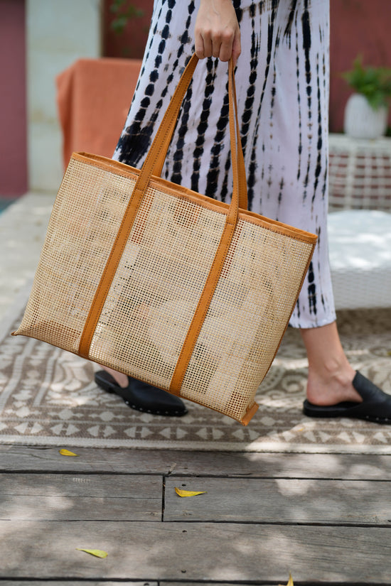 Load image into Gallery viewer, Brianna Large Woven Rattan and Leather Tote Large size in Tan
