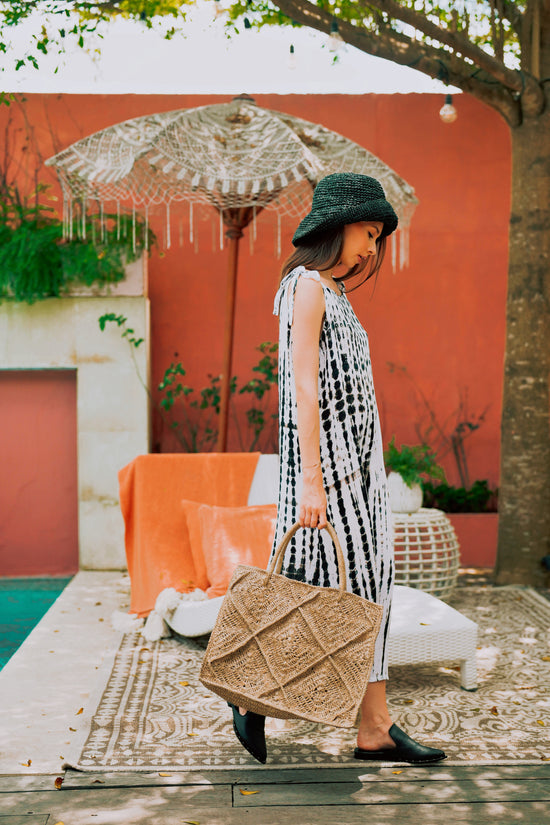 Load image into Gallery viewer, Kylie Crochet Premium Raffia Tote
