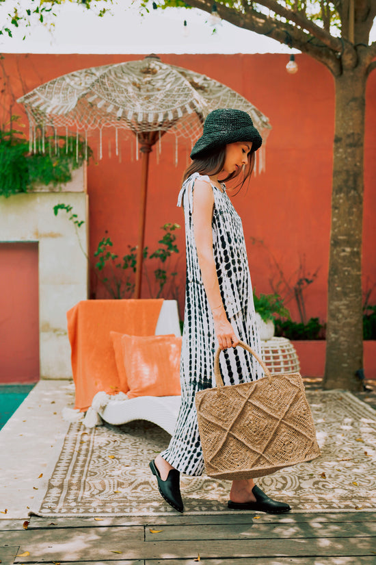 Load image into Gallery viewer, Kylie Crochet Premium Raffia Tote

