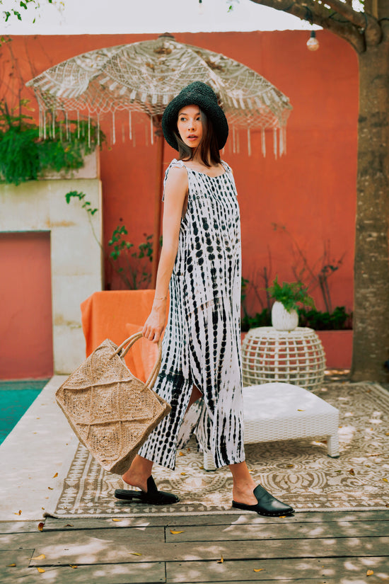 Load image into Gallery viewer, Kylie Crochet Premium Raffia Tote

