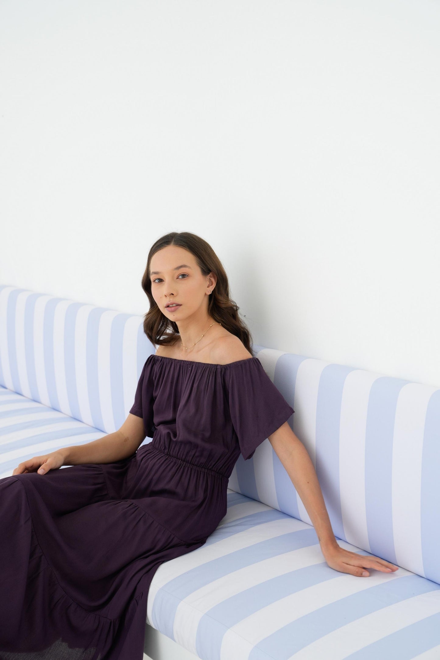 Load image into Gallery viewer, Regina Off-the-shoulder Midi Dress in Eggplant
