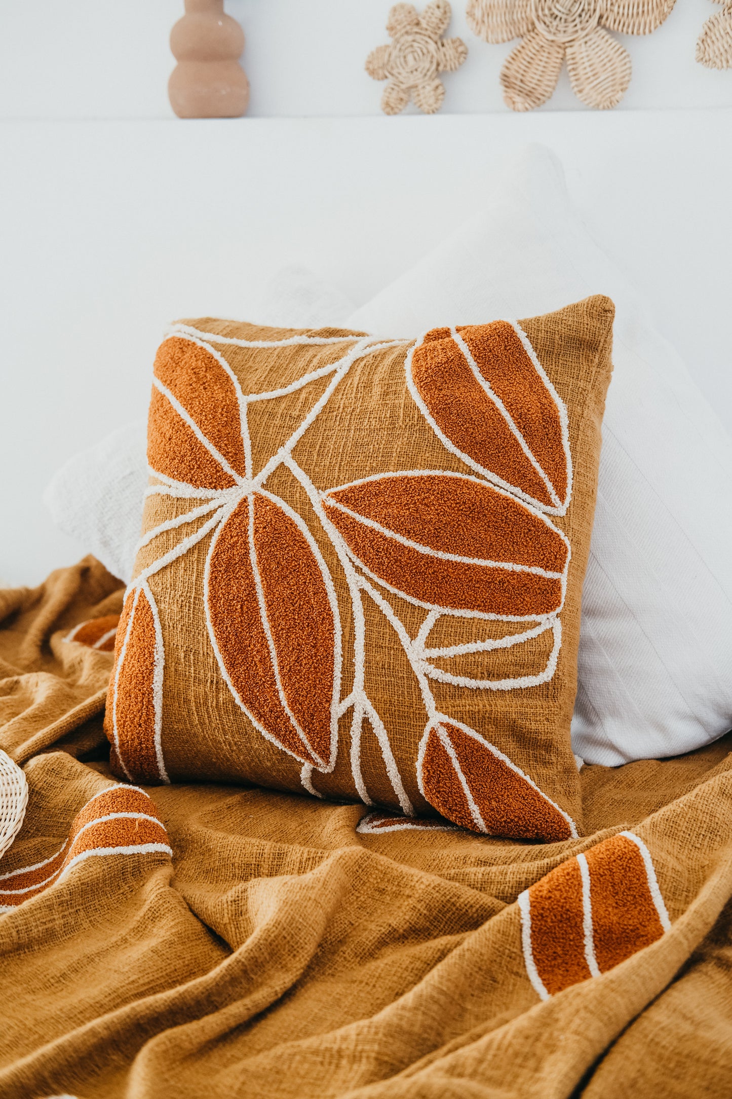 Load image into Gallery viewer, Violette Hand-loomed Organic Cotton Throw Pillow Cover in Clay

