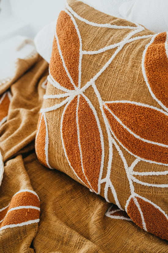 Load image into Gallery viewer, Violette Hand-loomed Organic Cotton Throw Blanket in Clay
