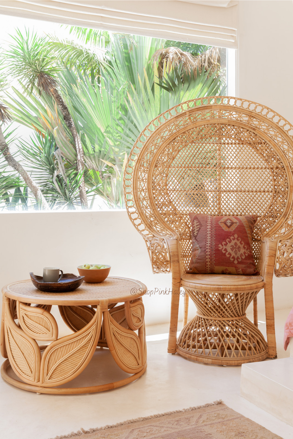 Load image into Gallery viewer, Laguna Rattan Deluxe Peacock Chair
